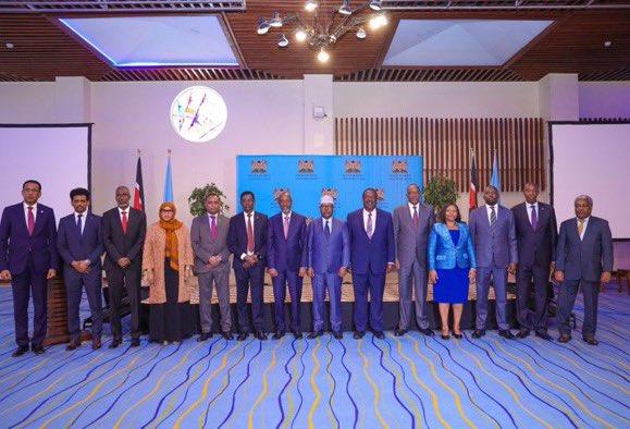 The entire Somali ministers are in #Kenya signing a drug deal. The Minister of Education, the Minister of Aviation, the Minister of Foreign Affairs, and the Prime Minister. Seriously, why is the HSM government cursed? Instead of focusing on the country and improving , now he's…