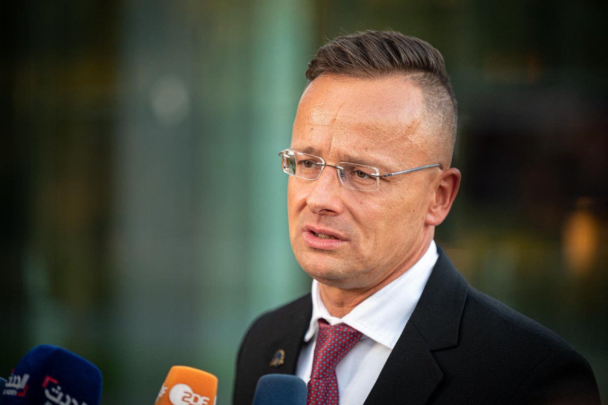 🚫 FM Péter Szijjártó reiterated Hungary's commitment to stay out of @NATO's 'reckless action' despite mounting pressure. 🛑 The minister emphasized that this will be a long struggle, and the upcoming European parliamentary elections will be crucial as Hungarians voice their…