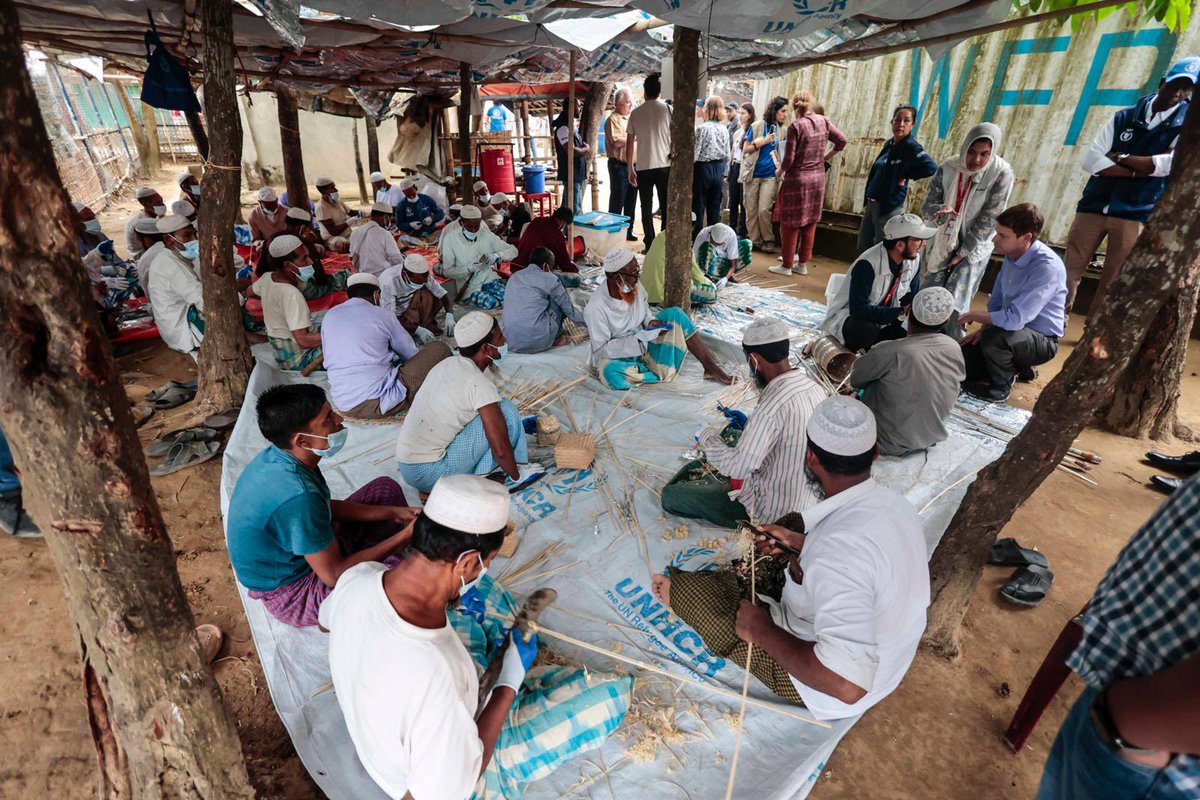 📍Today we met #Rohingya refugees in Camp 13, including those involved in programs to turn waste into valuable products. ♻️This “upcycling” project can reduce waste and foster skills for sustainable livelihoods in a desperate situation.