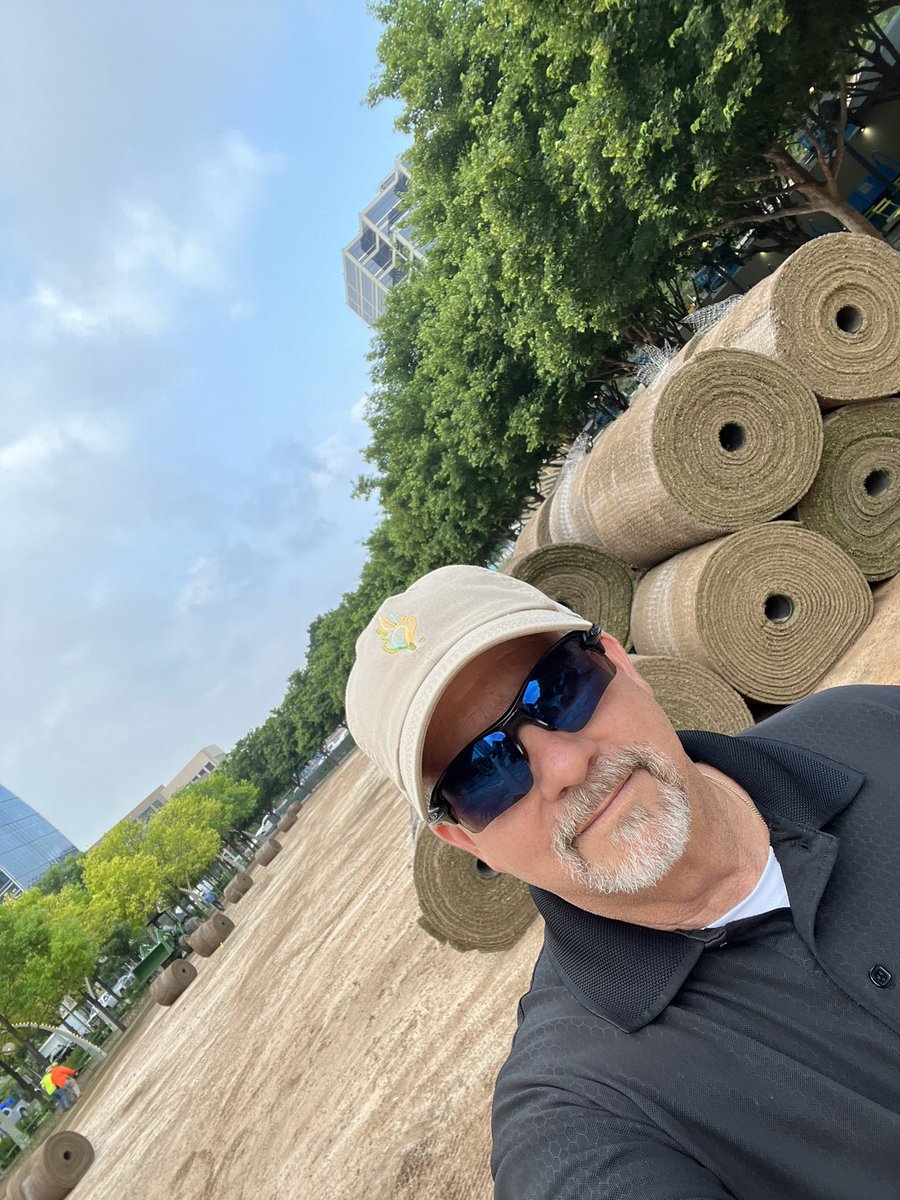 Green side up day <a href="/KlydeWarrenPark/">Klyde Warren Park</a> with <a href="/GrassTri/">Tri-Tex Grass</a> #Tiftuf