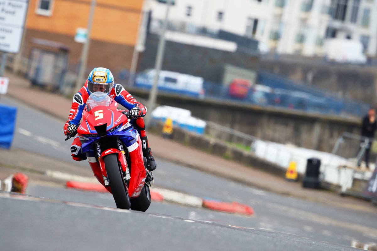 Superstock qualifying @northwest200 🏁 @deanharrisonTT P2 @jm130tt P5 @nathanharr15on P18 #HondaRacing #Fireblade