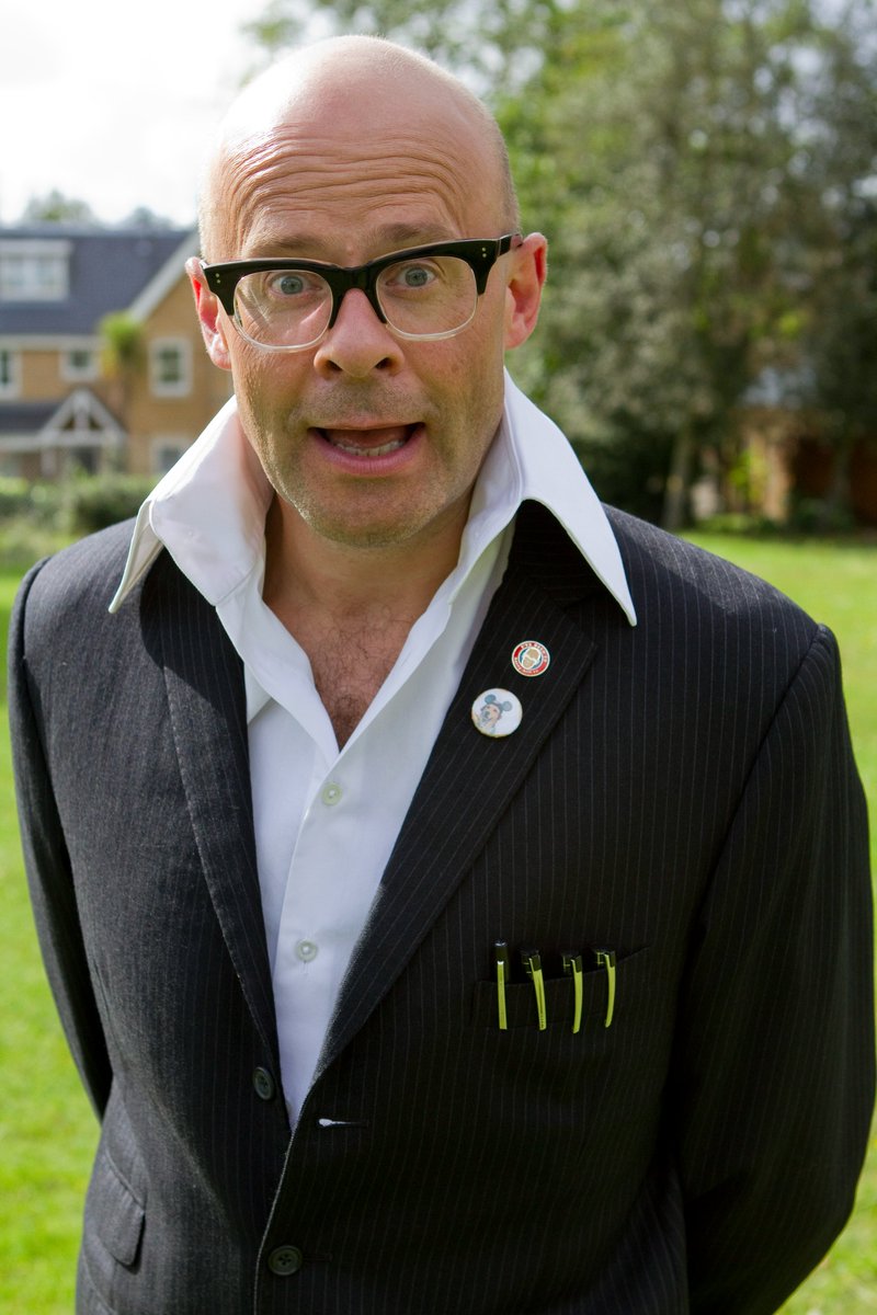 🎤Harry Hill @HarryHill has announced his New Bits & Greatest Hits tour of the UK for 2025. 

🎟️Find out where the massive-collared comic will be performing and how you can get tickets: list.co.uk/news/44949/har…