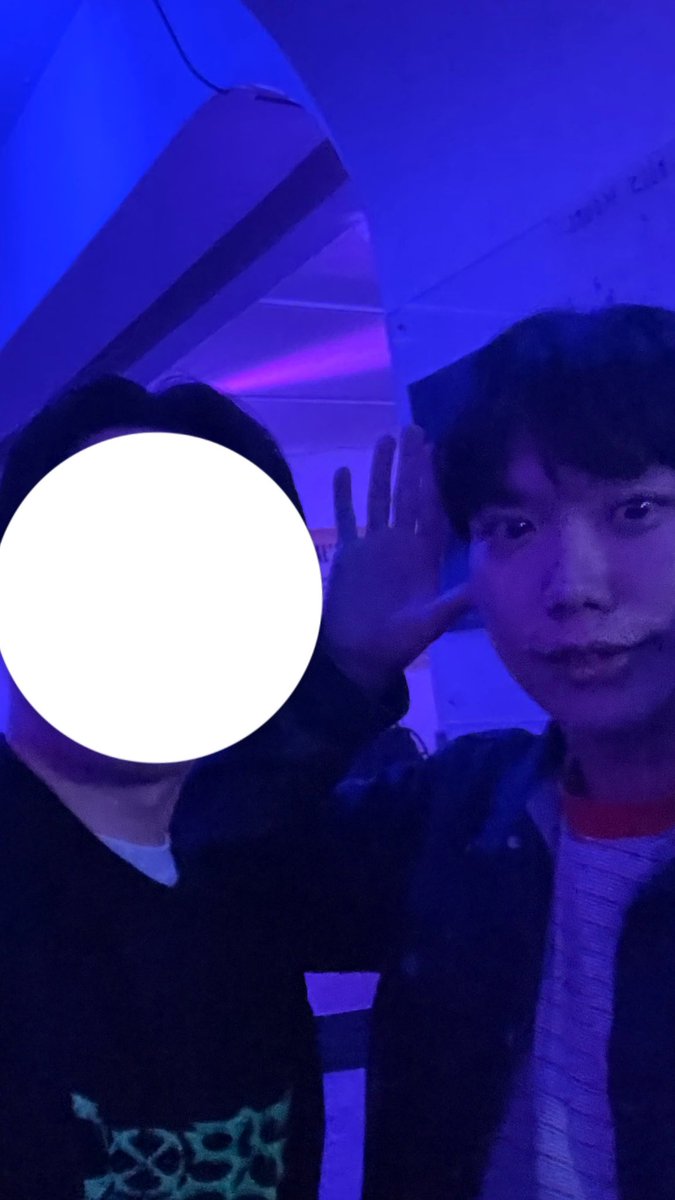しと tweet media