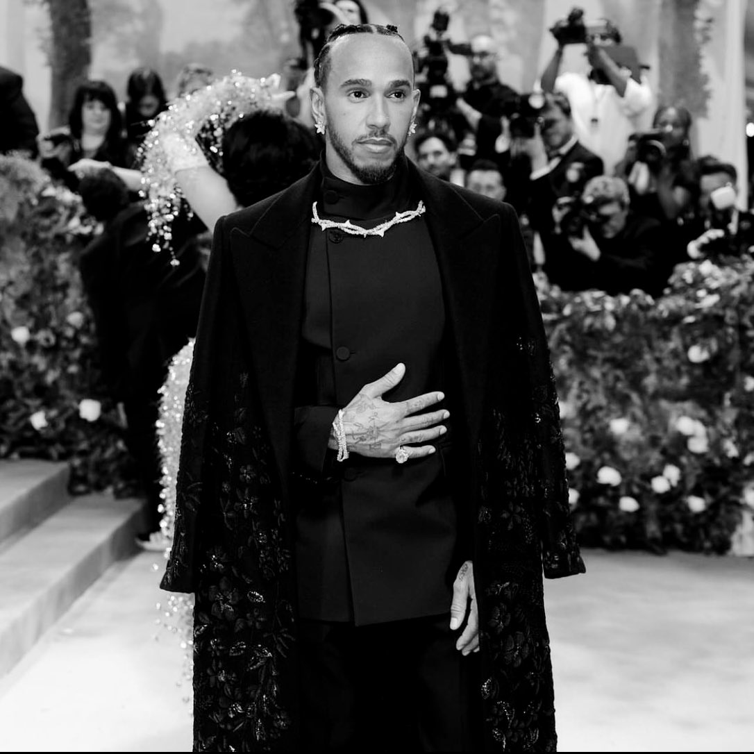 ᅠ

ᅠᅠ

ᅠᅠ
    •. ── Sir Lewis Hamilton in
                  the garden of the Met Gala  [🇺🇸]

      𝖬𝖾𝗍 𝖦𝖺𝗅𝖺 𝖬𝗂𝖺𝗆𝗂 𝟤𝟢𝟤𝟦  {2/3}
       ˉˉˉˉˉˉˉ
ᅠ

ᅠᅠ

ᅠᅠ