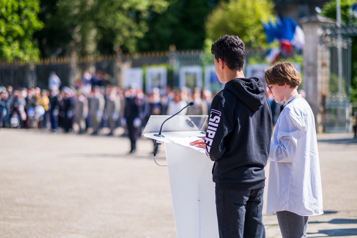 Prefet72's tweet photo. « Ce jour-là, il faisait chaud sur la France comme dans le cœur des Français lorsqu’ils ont appris la nouvelle : « La guerre est gagnée ! Voici la Victoire ! ». »

🕊️ Souvenons-nous de toutes celles et de tous ceux qui se sont battus pour la liberté et la paix. https://t.co/tVmlX8D1mI