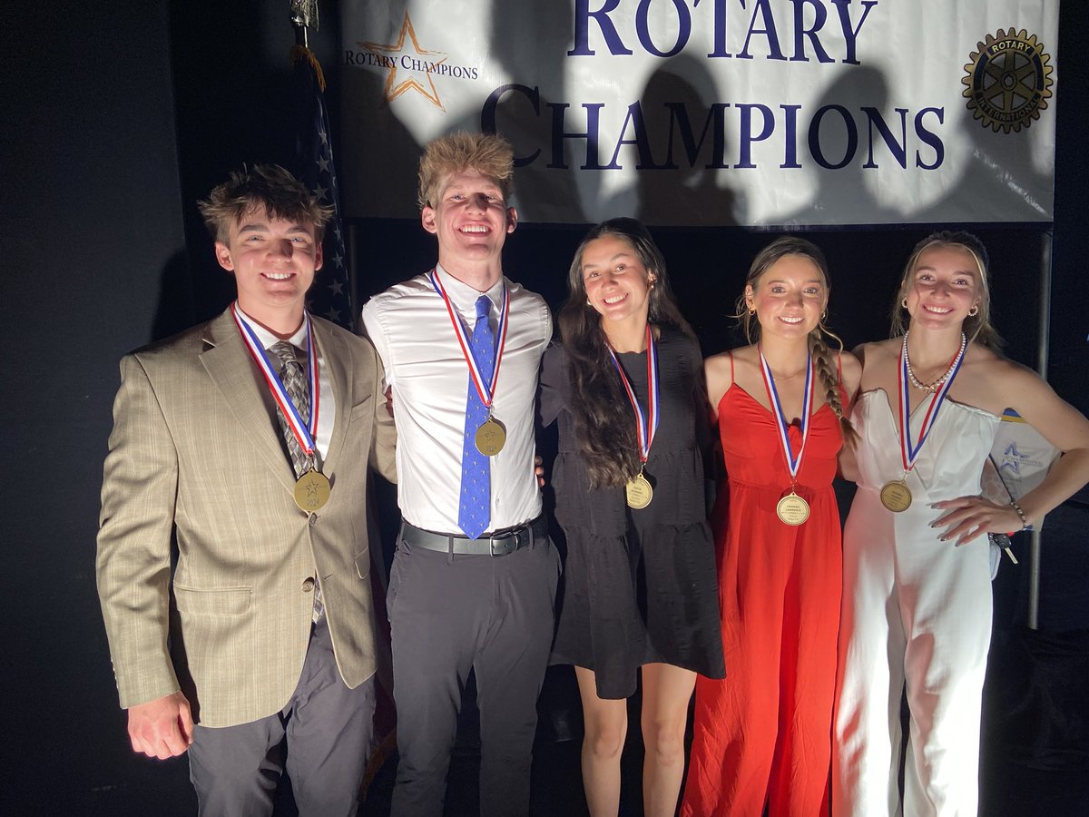 Congratulations to our Bears Rotary Champions, medallion winners at Tuesday nights celebration. Ben Theurer, Ryan Eells, Sofia Romero, Hannah Lawrence, and Sydney Cowan. Great group in attendance with the rest of our nominees as well.