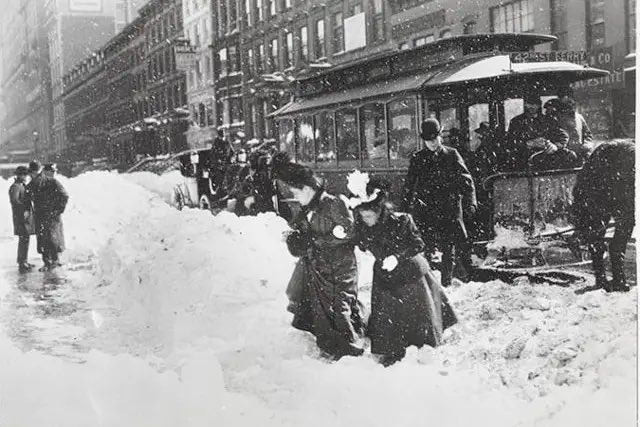 ohwhatatimepod's tweet photo. 📜 NEW EPISODE ☀️🌤️🌦️⛈️
#44 Weather
This week we’re talking about unique weather events through history. From the great freeze of 1899, the great storm of 1987 to the LONG-HOT-SUMMER-OF-1976 (which Elis’ parents WILL NOT STOP GOING ON ABOUT).
➡️ Out now: https://t.co/3Azj3kfruk https://t.co/CkESGONcc4