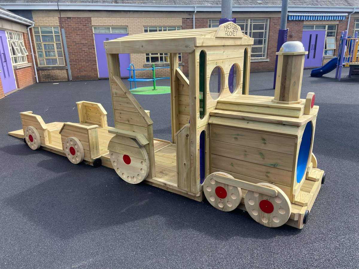 #roleoplay train that was delivered at a #primaryschool this afternoon. 🚂🚂

Contact us: hello@landscapes4learning.com :)

#teachers #eyfs #earlyyears #playgrounds #headteachers #outdoorplay #forestschools #primary