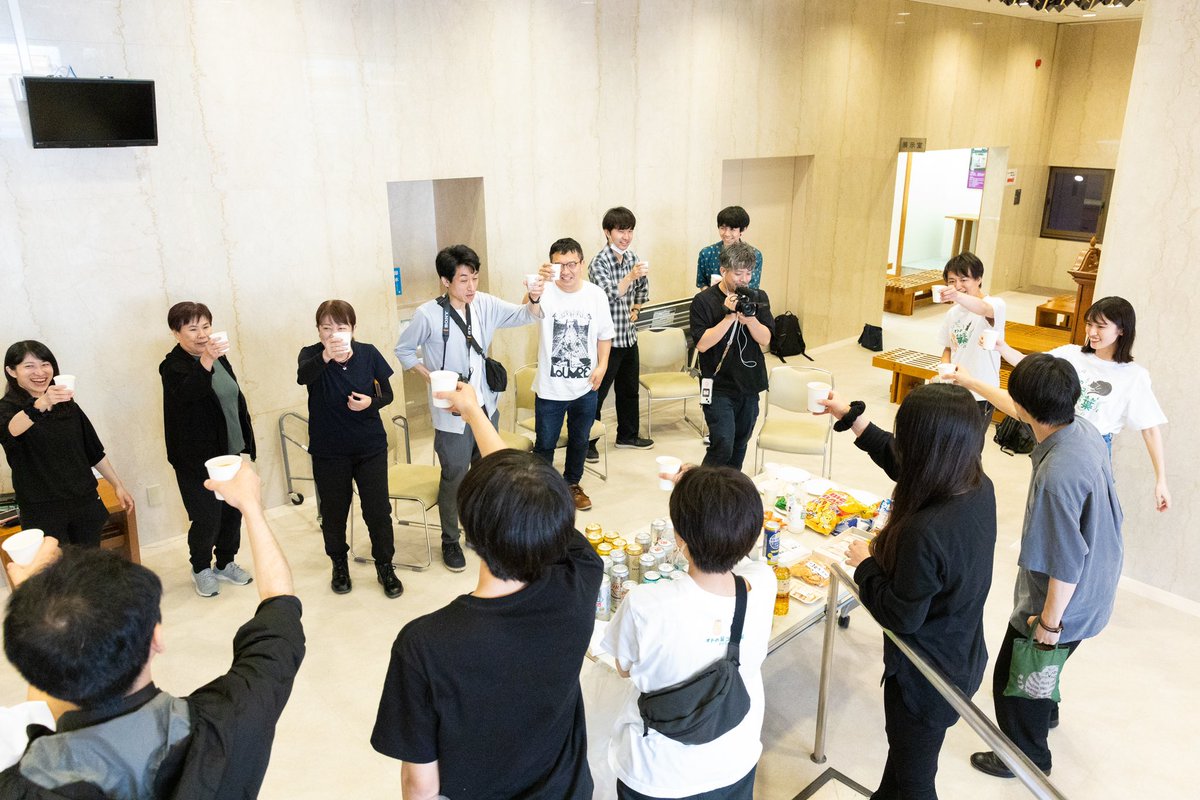 人形劇「なかよし猫のうみとそら」
に携わったスタッフのほとんどは、
私がSNSでスカウトした方々でした！
初めましての方々もいましたが、みなさん優しい方ばかりで、いろんな面で助けていただきました！

主なスタッフだけでも
ここでお礼させてください🙇‍♀️

🐈脚本・演出の伊藤翔平さん
<a href="/Kasago_15/">KASAGO！</a>