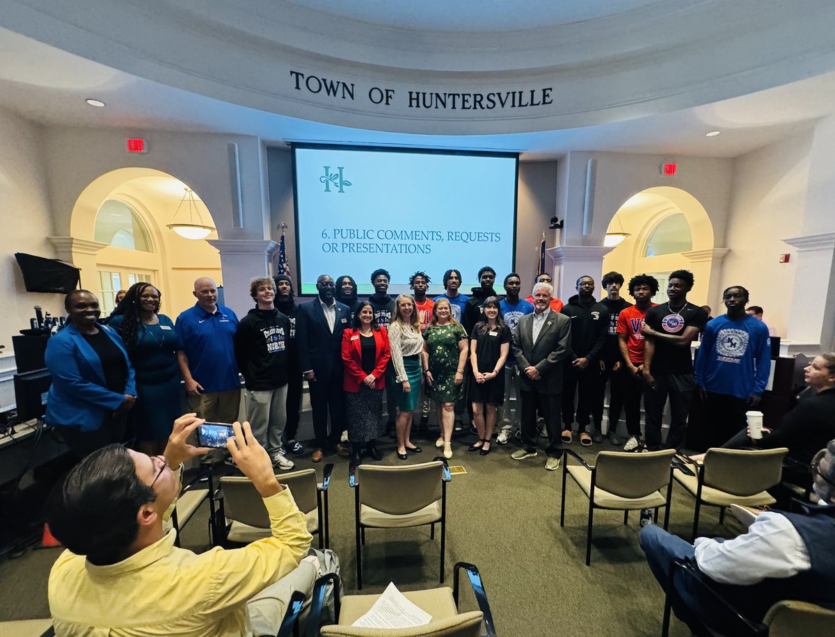 State Champs take on the Town of Huntersville 🔵🔴 Thank you to Mayor Christy Clark for having us! #VIKING4LIFE