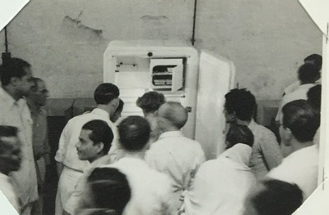 Do u Know ?

First Indian built refrigerator was Kalinga Refrigirator Owned by Biju Babu . Have a look at the Inauguration Photos at Jobra , Cuttack-1951 @CMO_Odisha