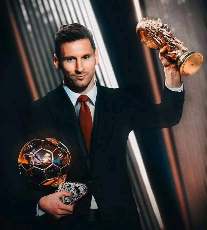 Tocapilotes's tweet photo. Jugadores con más Goles marcados en la historia:
1. 🇵🇹 Cristiano Ronaldo (885)
2. 🇦🇷 Lionel Messi (830)
3. 🇦🇹 Josef Bicán (805)

Jugadores con más asistencias en la historia: [Opta Assists only]
1. 🇦🇷 Lionel Messi (363)
2. 🇭🇺 Ferenc Puskás (359)
3. 🇳🇱Johan Cruyff (358)

Jugadores con más regates completados en la historia: [Desde la temporada 2006-07 por Opta]
1. 🇦🇷 Lionel Messi (2.358)
2. 🇧🇪 Eden Hazard (1285)
3. 🇨🇵 Franck Ribéry (1.061)

Jugadores con más Balones de Oro de France Football de la historia:
1. 🇦🇷 Lionel Messi (8.)
2. 🇵🇹Cristiano Ronaldo (5)
3. 🇳🇱Johan Cruyff (3)

Jugadores con más premios FIFA The Best de la historia:
1. 🇦🇷 Lionel Messi (8.)
2. 🇵🇹Cristiano Ronaldo (5)
3. 🇨🇵 Zinedine Zidane (3)

Jugadores con más Balones de Oro de la Copa Mundial de la FIFA de la historia:
1. 🇦🇷 Lionel Messi (2)
2. 🇦🇷 Diego Maradona (1)
3. 🇩🇪 Óliver Kahn (1)

Jugadores con más Botas de Oro europeas de la historia:
1. 🇦🇷 Lionel Messi (6)
2. 🇵🇹Cristiano Ronaldo (4)
3. 🇺🇾 Luis Suárez (2)

Jugadores con más MOTM de la historia: [Ligas Nacionales + Liga de Campeones desde temporada 2009-10]
1. 🇦🇷 Lionel Messi (318)
2. 🇵🇹Cristiano Ronaldo (168)
3. 🇸🇪 Zlatan Ibrahimović (116)

Jugadores con más premios IFFHS World's Best Playmaker de la historia:
1. 🇦🇷 Lionel Messi (5)
2. 🇪🇦 Xavi Hernández (4)
3. 🇧🇪Kevin De Bruyne (3)

Jugadores con más premios al Jugador Internacional del Torneo de la historia:
1. 🇦🇷 Lionel Messi (7)
2. 🇺🇾 José Nasazzi (3)
3. 🇧🇷 Pelé Arantes (2)

Jugadores con más Trofeos Mayores de la historia:
1. 🇦🇷 Lionel Messi (44)
2. 🇧🇷Dani Alves (43)
3. 🇪🇦Andrés Iniesta (37)

Jugadores con más Premios Individuales de la historia:
1. 🇦🇷Lionel Messi
2. 🇵🇹 Cristiano Ronaldo
3. 🇧🇷 Ronaldo Nazario

¿Algún jugador ha dominado su deporte como lo hizo Messi? 🤔