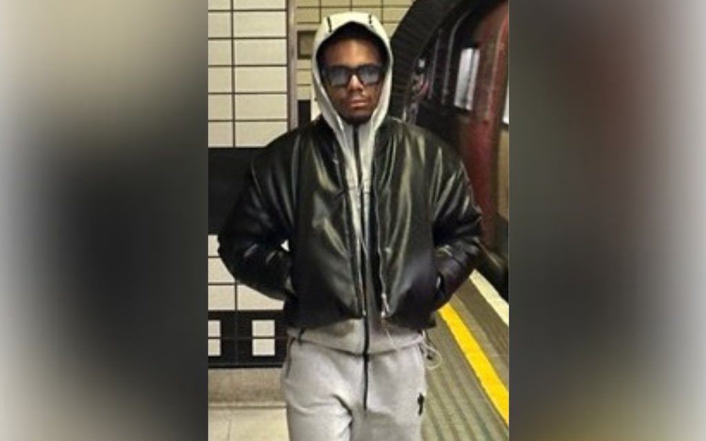 Man in 60s needed stitches after being assaulted on Northern Line Tube at rush-hour Police have issued an image of a man they want to speak to ‼️Red Alert ‼️ standard.co.uk/news/crime/man…