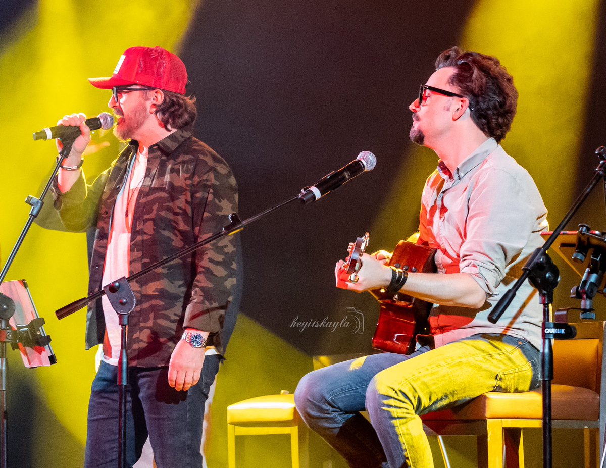 A little Rich and Billy for your Wednesday! 😊 Saturday concert #jib14 @dicksp8jr @Billy_Moran See them on lounges this Friday, 2 days! Tickets: lounges.tv/lounge/details…