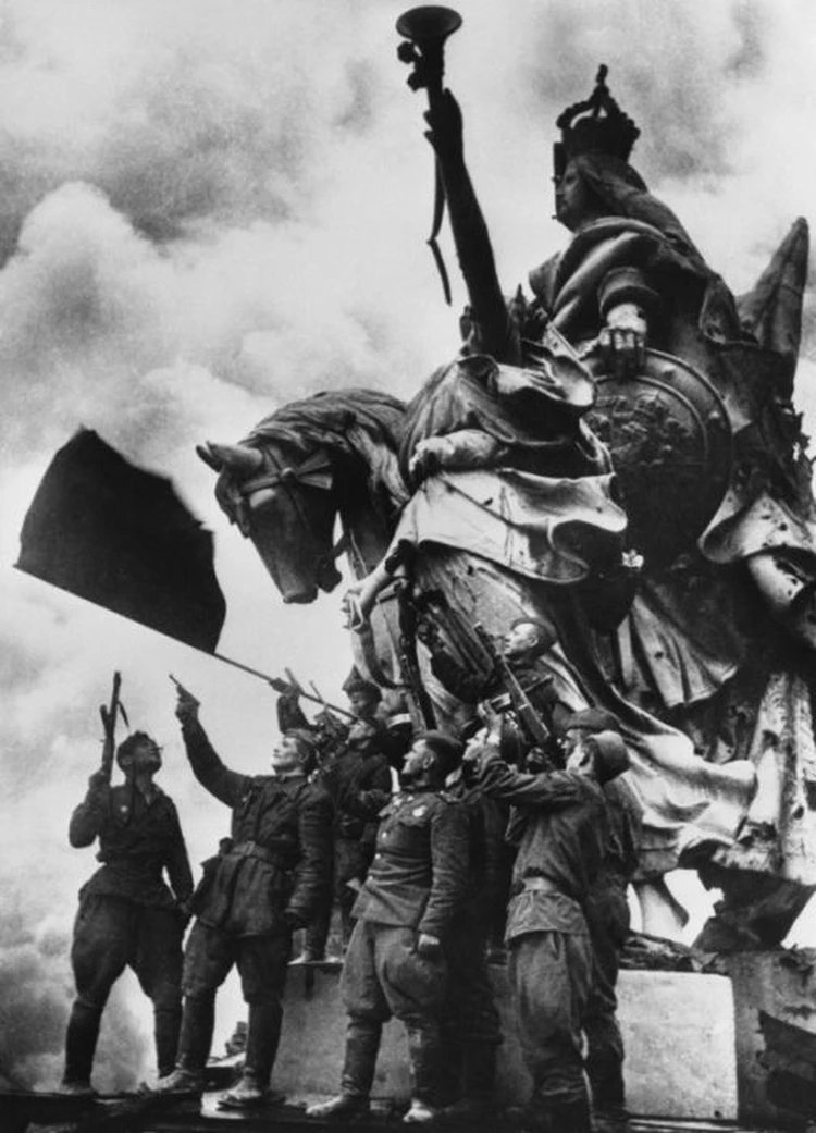 С Днем Великой Победы! #9мая #ДеньПобеды #Победа79 #VictoryDay #Victory79 Bugün Sovyetler Birliği’nin Nazi Almanyası’nı yenilgiye uğratmasının 79. yıl dönümüdür. Zafer Günü’müz kutlu olsun! #9Mayıs #İkinciDünyaSavaşı