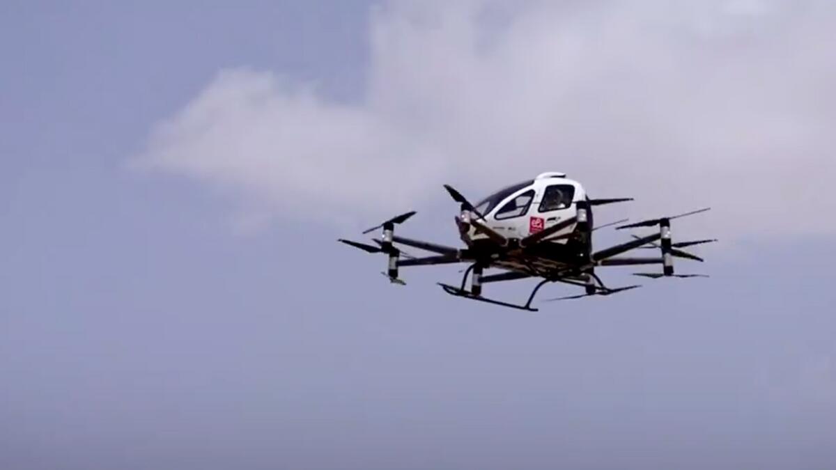 Watch: UAE's first passenger-carrying drone trial takes place in Abu Dhabi dlvr.it/T6bTvZ