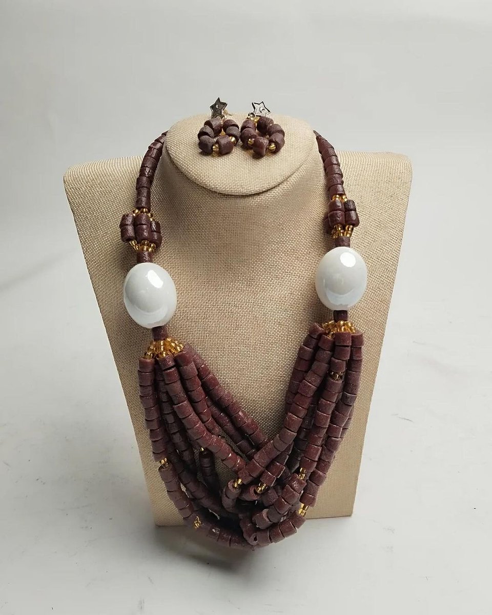 Dear Twitter family, let's celebrate moms this season! 
..
Mom shines Brightest!
..
This Mother's Day, surprise her with a piece of stunning jewelry from our collection. 
..
Coffee Necklace set; Ghc 180

#Ahofade
#MadeInGhana🇬🇭
