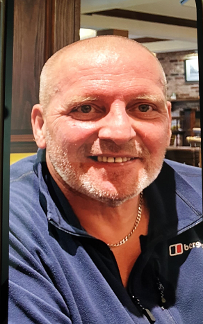 MISSING | Please share and help us urgently find #missing #Wirral man Simon Brett, 57, from #Bebington. 

Last  seen yesterday, Simon also has links to #Tarvin in #Chester. 

Any sightings to: orlo.uk/Ev6Mh and other info to @MerPolCC or 101.

orlo.uk/DHueN