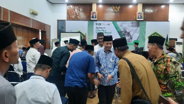 Nafaroch's tweet photo. Alhamdulillah tadi sore Saya langsung menghadiri kegiatan Seminar Literasi dan Inklusi Wakaf  di Aula Kanwil Kemenag Banten. https://t.co/BQWddl9qdq