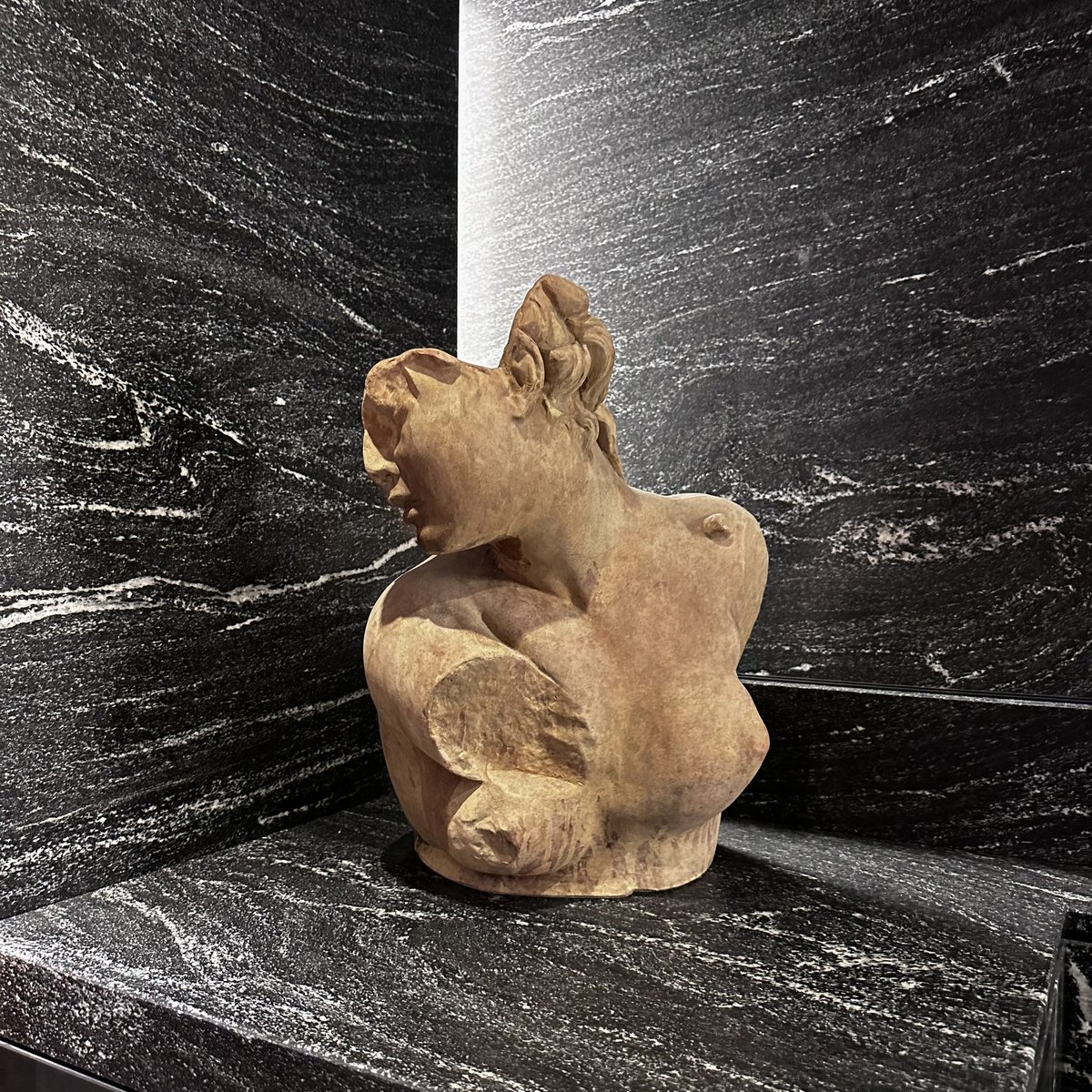 D E C O R A T I N G/

Imagine every room as a stage for your life's play. 

Decorating isn't just about style—it's about creating spaces that resonate with your soul, where every ornament tells a story, and every color sings your tune.