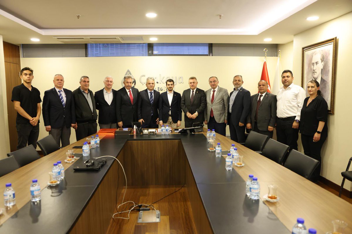 Federasyon Başkanımız Murat Kandazoğlu Yönetim Kurulu Üyelerimiz ile birlikte , Çankaya Belediye Başkanı Sayın Hüseyin Can Güner’i makamında ziyaret ederek hayırlı olsun temennisinde bulunarak, yeni dönem çalışmalarında başarılar diledik.