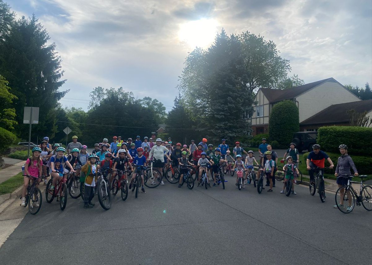 🚲 What a great turnout from @WolftrapES this morning during #BikeRollToSchoolDay! Stay safe out there!