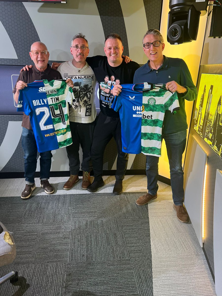 Amazing to have @ScottJKyle1 in the studio with us this afternoon! 👕Amazing custom made @CelticFC & @RangersFC shirts …and him and his team are coming to a theatre near you ! ⬇️Tickets available below oldredliontheatre.co.uk/singin-im-no-a…