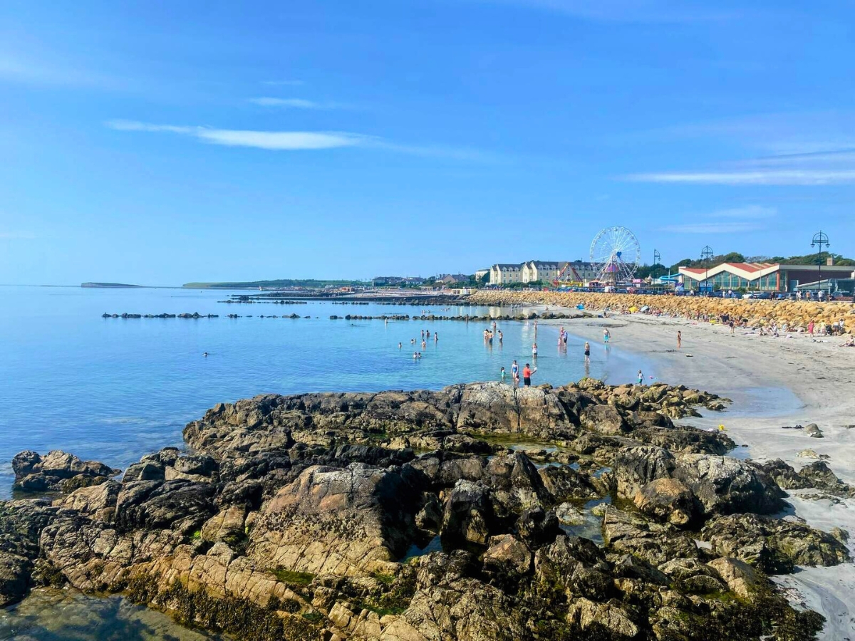 Everyday should be a beach day! 😎
📍 Salthill in County Galway...one of Ireland's most premier resorts, situated just 3km from Galway City.

#BandBireland #HappyFriday #wildatlanticway #salthill #galway #Ireland