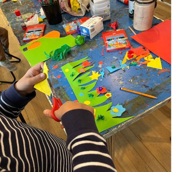 As part of Bealtaine Festival 2024 we are running Grandparents & Grandchildren Family Sundays on 5, 12, 19 and 26 May 2024 from 3-4pm here in the Glucksman Grandparents and grandchildren are invited to come along for a free art workshop! 🖍️ All info: glucksman.org/events/bealtai…