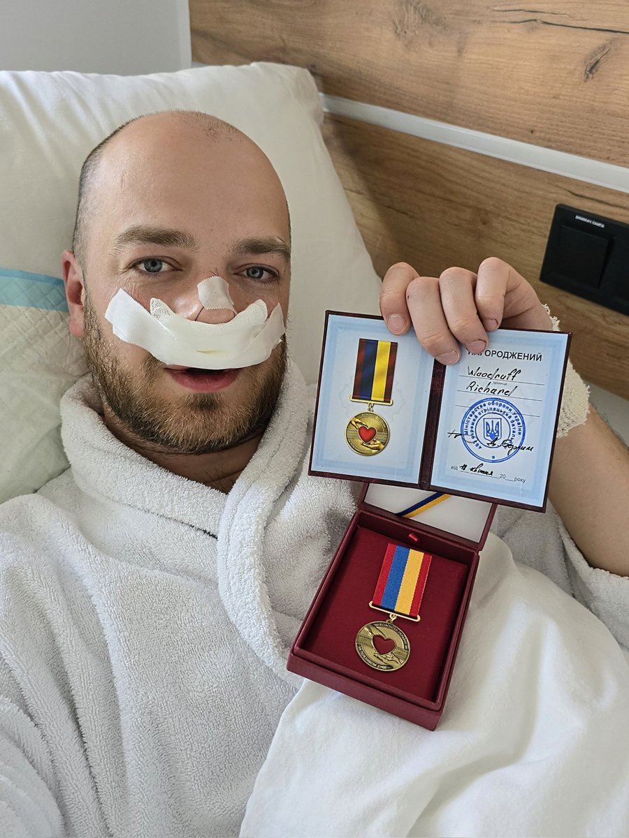 I'm crying... I've just been awarded the Volunteer of Ukraine medal in my hospital bed, glory to our heroes on the front! We wouldn't be here without you ♥️ #Lviv #Львів