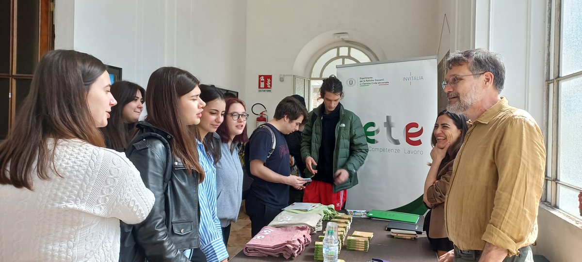 Oggi e domani #9maggio siamo al #CareerDay di #Nòva a #Novara, per presentare ai ragazzi le opportunità del #ProgettoRete: consulenza personalizzata e laboratori innovativi per far emergere il talento e scoprire il potenziale di ognuno. ⭕ Scopri di più 👉🏼rete.giovani2030.it/le-attivit%C3%…