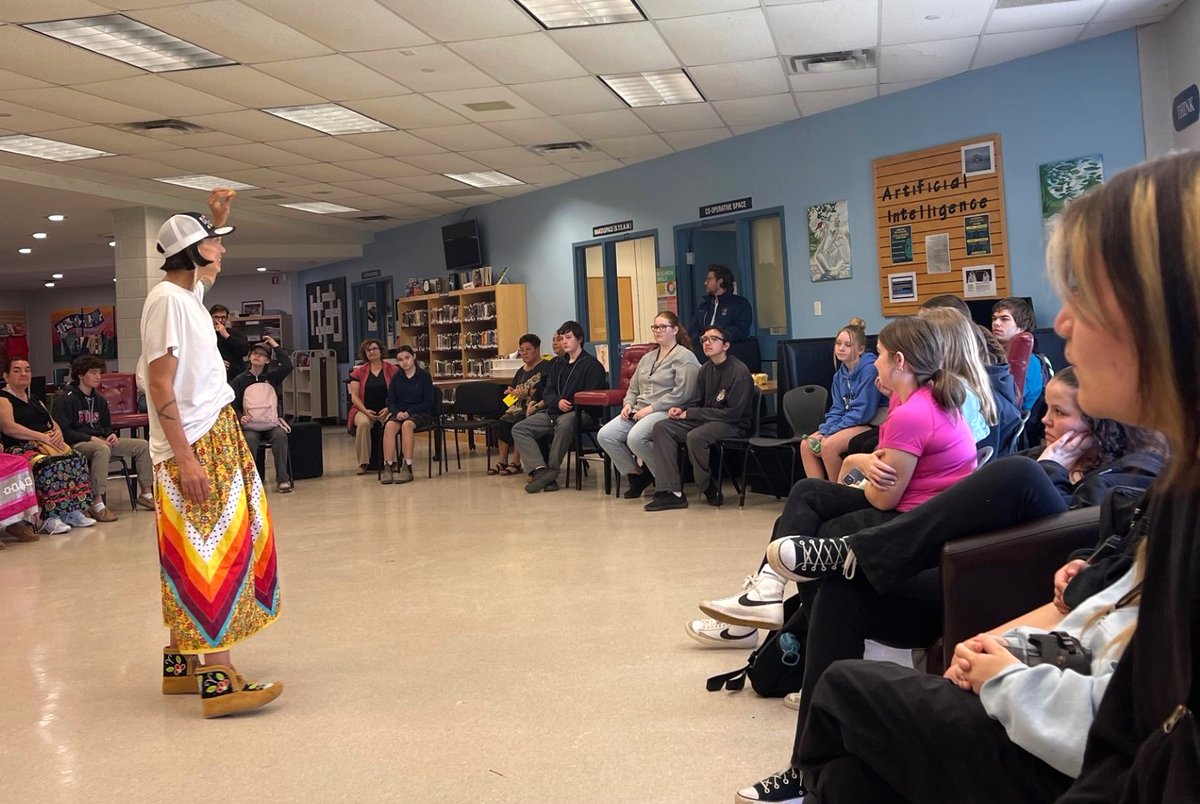 Yesterday was day 2 of the Celebration of Influential Indigenous Women @StTSecondary. Nya:wen Kowa to the Indigenous Student leaders who visioned this conference. Nya:wen Kowa to the brilliant Influential Indigenous Women who facilitated art & culture workshops at this symposium.