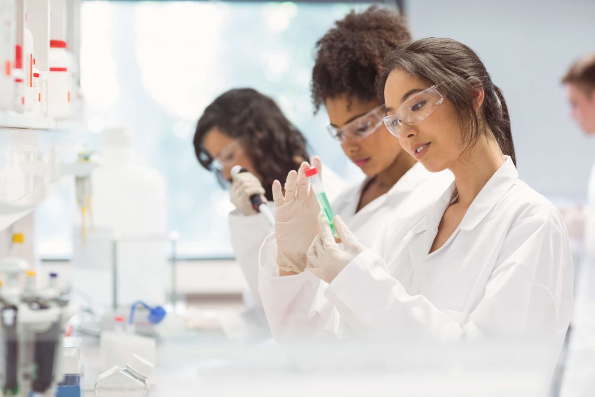 Have you considered doing a T Level Science course at Nottingham College?🔬 It's equivalent to 3 A Levels, offers industry-specific skills, a 45-day placement, and robust industry connections. Perfect for a science career! Find out more here: ow.ly/Ggij50RzssX