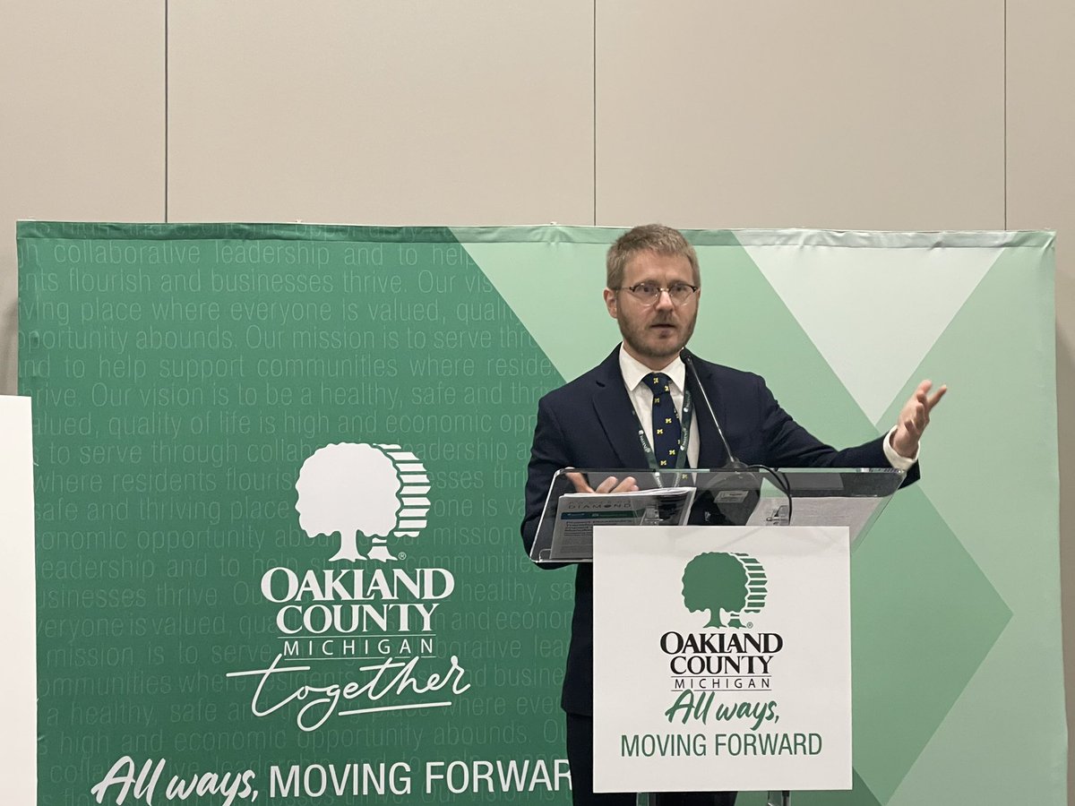 Economist Dr. @gabriel_ehrlich from @UMichECON kicks off some #EconomicOutlook highlights. Notably, #OaklandCounty has recovered from the #COVID19 pandemic recession by most metrics! This includes the number of employed residents, which has exceeded pre-pandemic levels! 📈