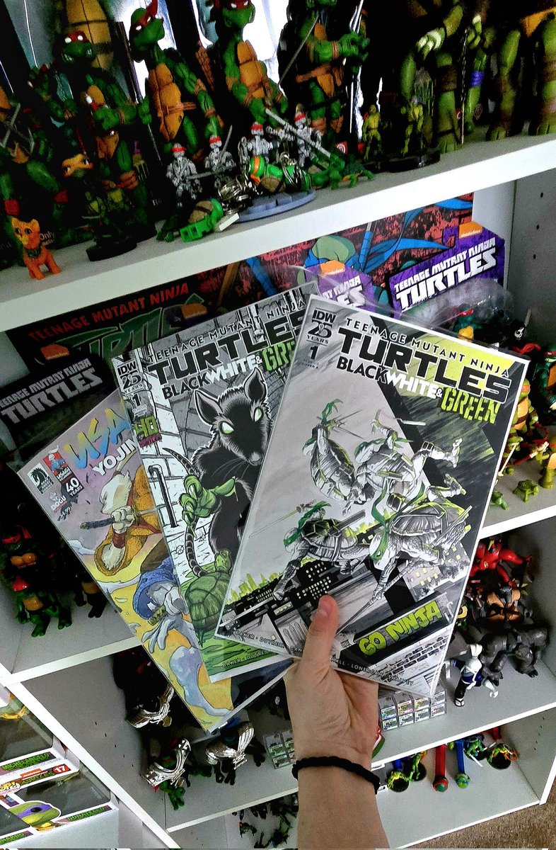 Happy #NCBD!! A bit of a small haul for me, but I'm very excited for this #TMNT : Black, White & Green series!! 🖤🤍💚