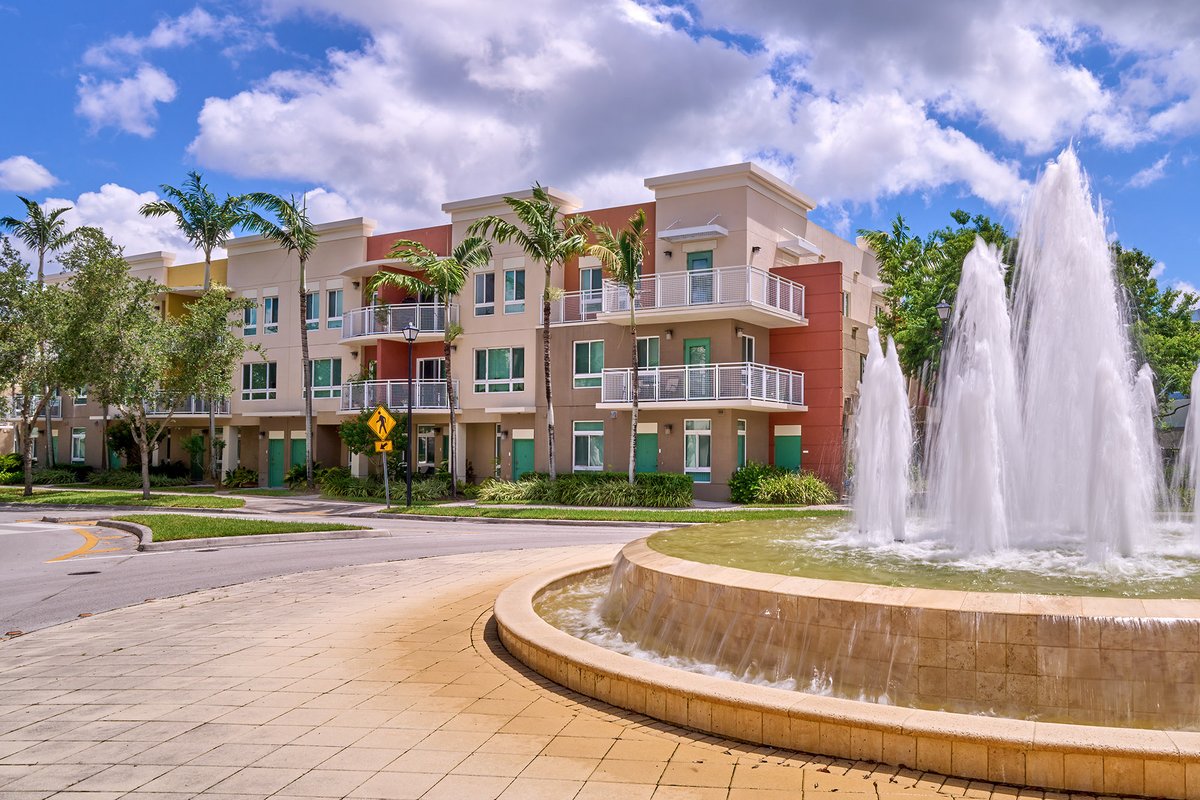 Community associations, also known as co-ops, homeowners' association and condominium associations, must register with @MiamiDadeCounty's Community Association Registry. Find out more details from RER here: spr.ly/6016joDPY