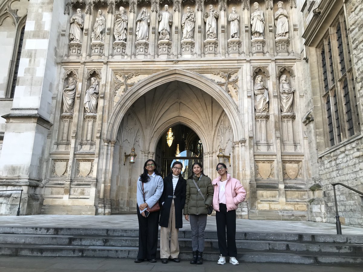 Can you see yourself walking through London on a week of cultural activities? Four winners of the #QCEC2024 will win an all-expenses paid trip to London! Last year included a trip to Westminster Abbey and Bloomsbury Publishing! Enter by 15 May #QCEC2024: royalcwsociety.org/essay-competit…