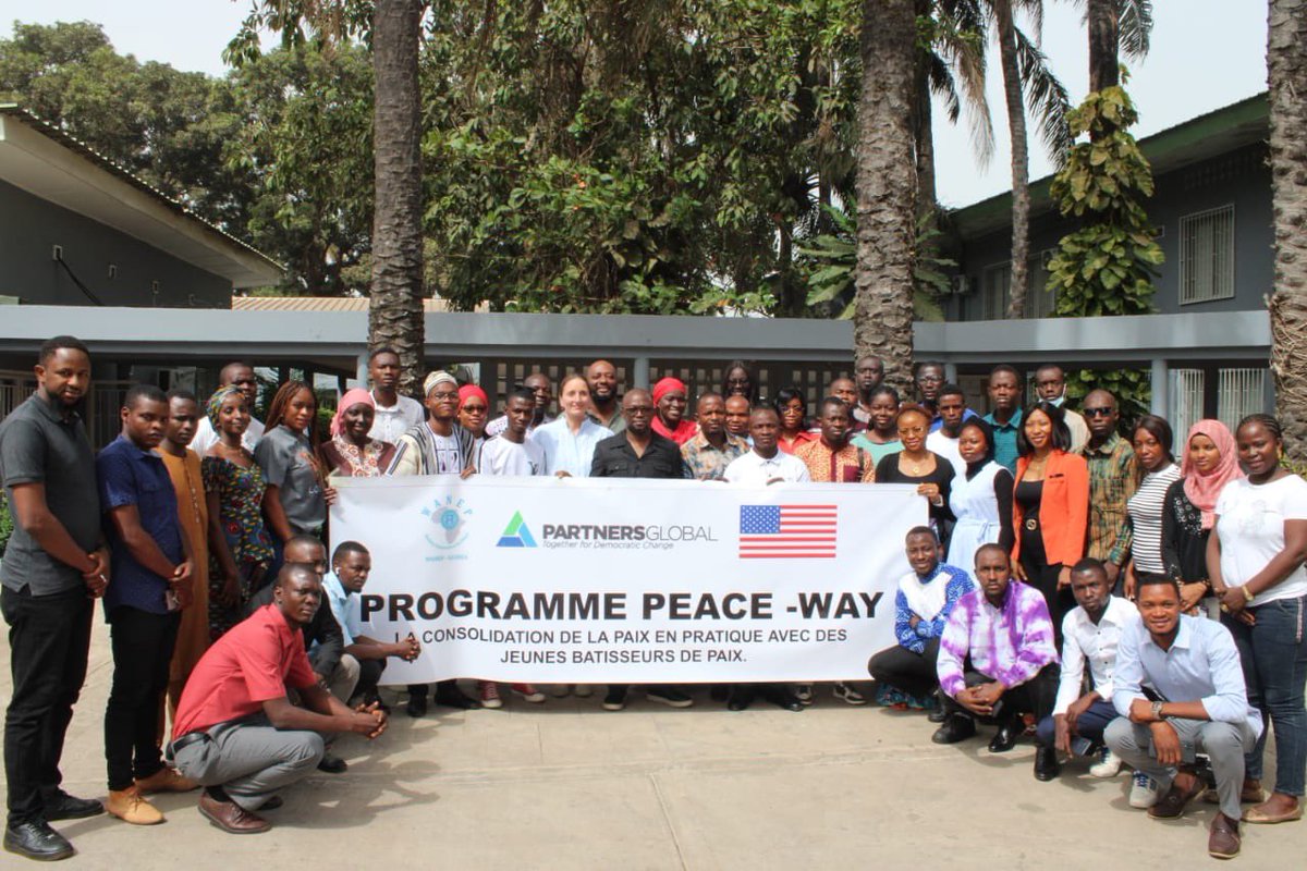 🕊️✨ Renforcement des capacités de jeunes leaders en Guinée ! Avec le soutien du Département d'État des États-Unis, WANEP-Guinée et PartnersGlobal ont organisé un atelier à Conakry pour 45 jeunes leaders du projet PEACE-WAY, axé sur la consolidation de la paix et la résolution…