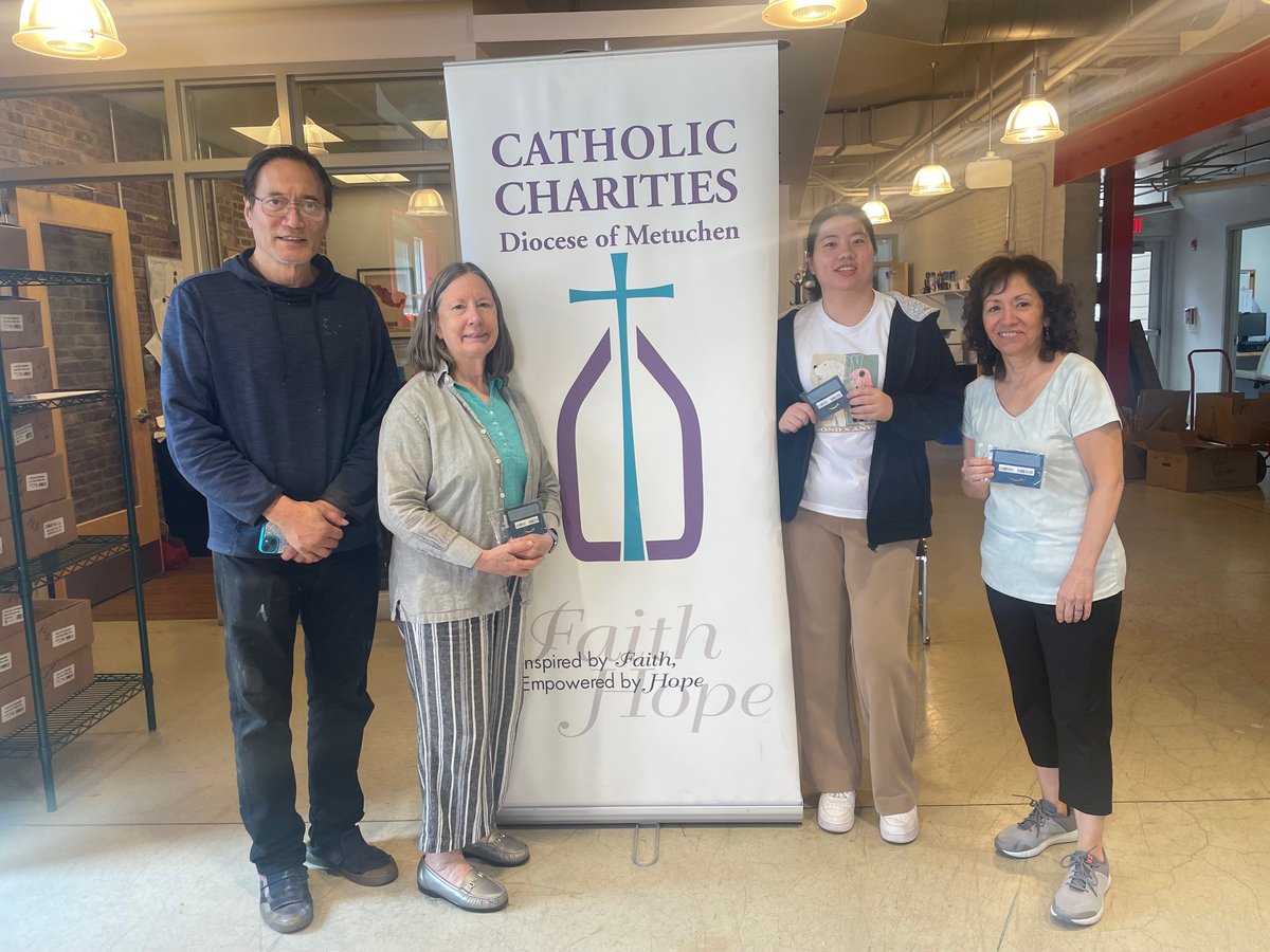 CCDOM1's tweet image. Unity Square thanked their wonderful volunteers for their service by providing lunch from a local spot along with gifting them the Amazon gift cards. They were so appreciative and surprised!

#ccdom #catholiccharitiesdom #unitysquare