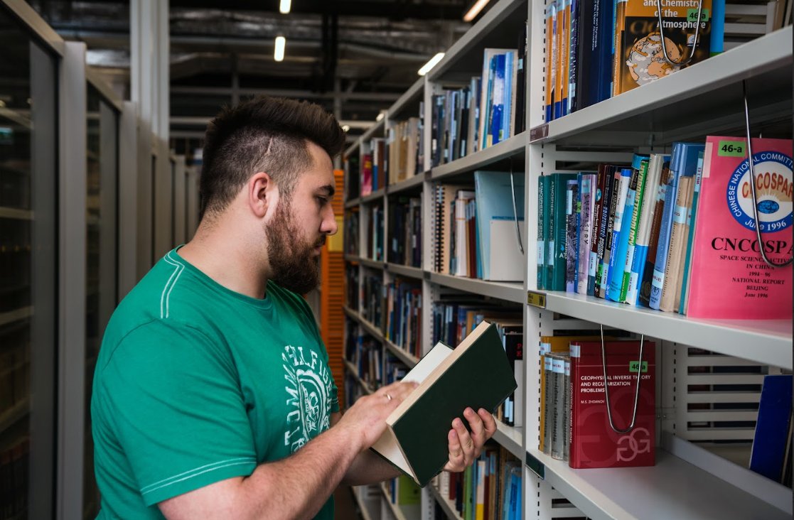 W Dniu Bibliotekarza i Bibliotek📚wszystkim Pracowniczkom i Pracownikom @BibliotekaUW składamy najlepsze życzenia💐. Przy okazji przypominamy nasz cykl czytelniczy #CzytajzUW realizowany wspólnie z #BUW. W publikowanych każdego miesiąca odcinkach naukowcy, bibliotekarze i…