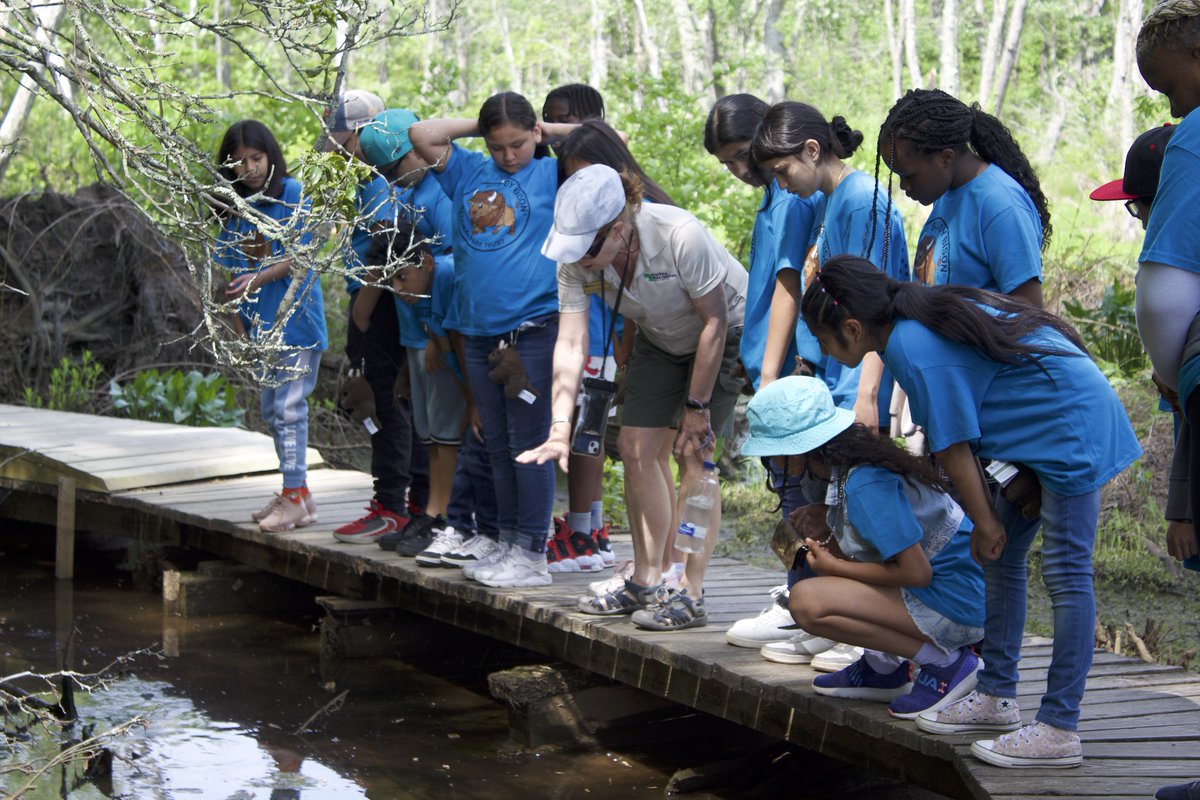 Happy #TeacherAppreciationWeek! We are so fortunate to work with amazing teachers every year through our #BuddyBison School Program, like those from Beacon Heights! Last week, 4th graders visited Jug Bay at Patuxent River Park for the estuary experience program. 🚤🌊 #JugBay