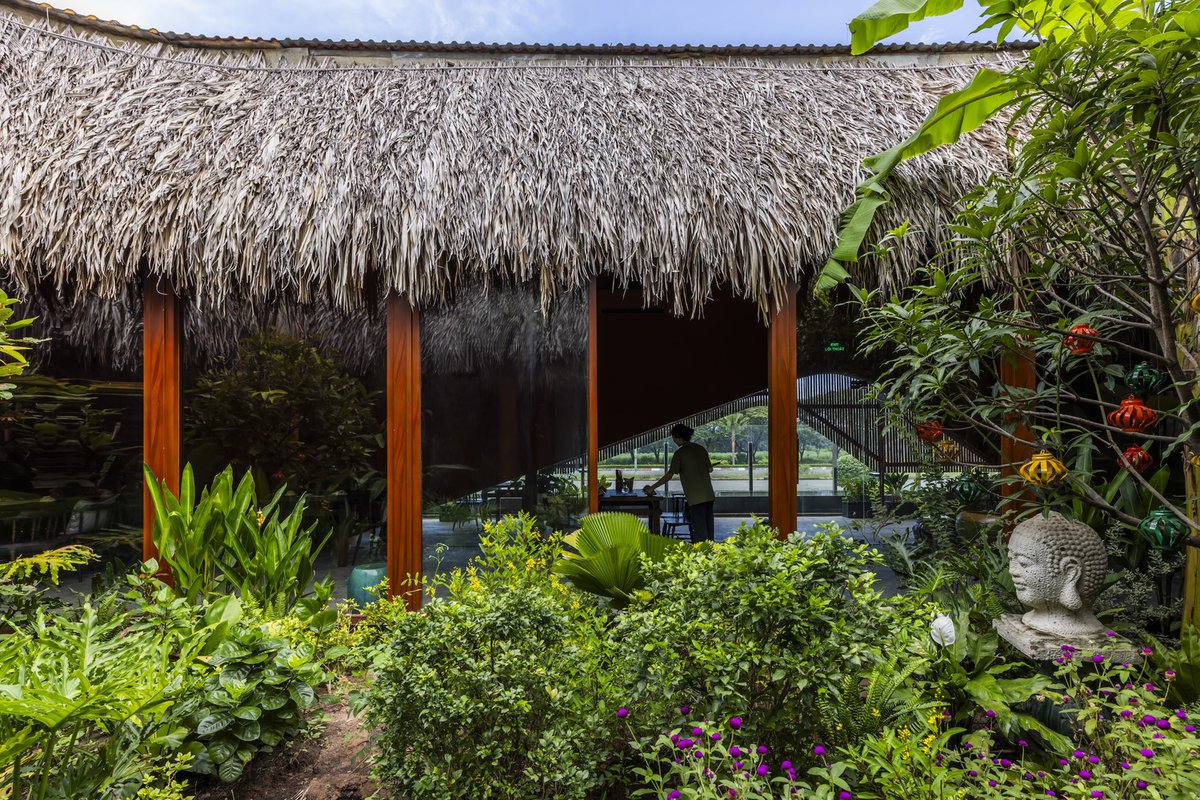 The concept of integration was established as the main #design direction for the Nhà Tú #Garden. With the idea of creating a 'green' focal point for the area, the architect proposed the concept of a 'small garden' within a 'large garden.' ow.ly/kfOi50RzbwG