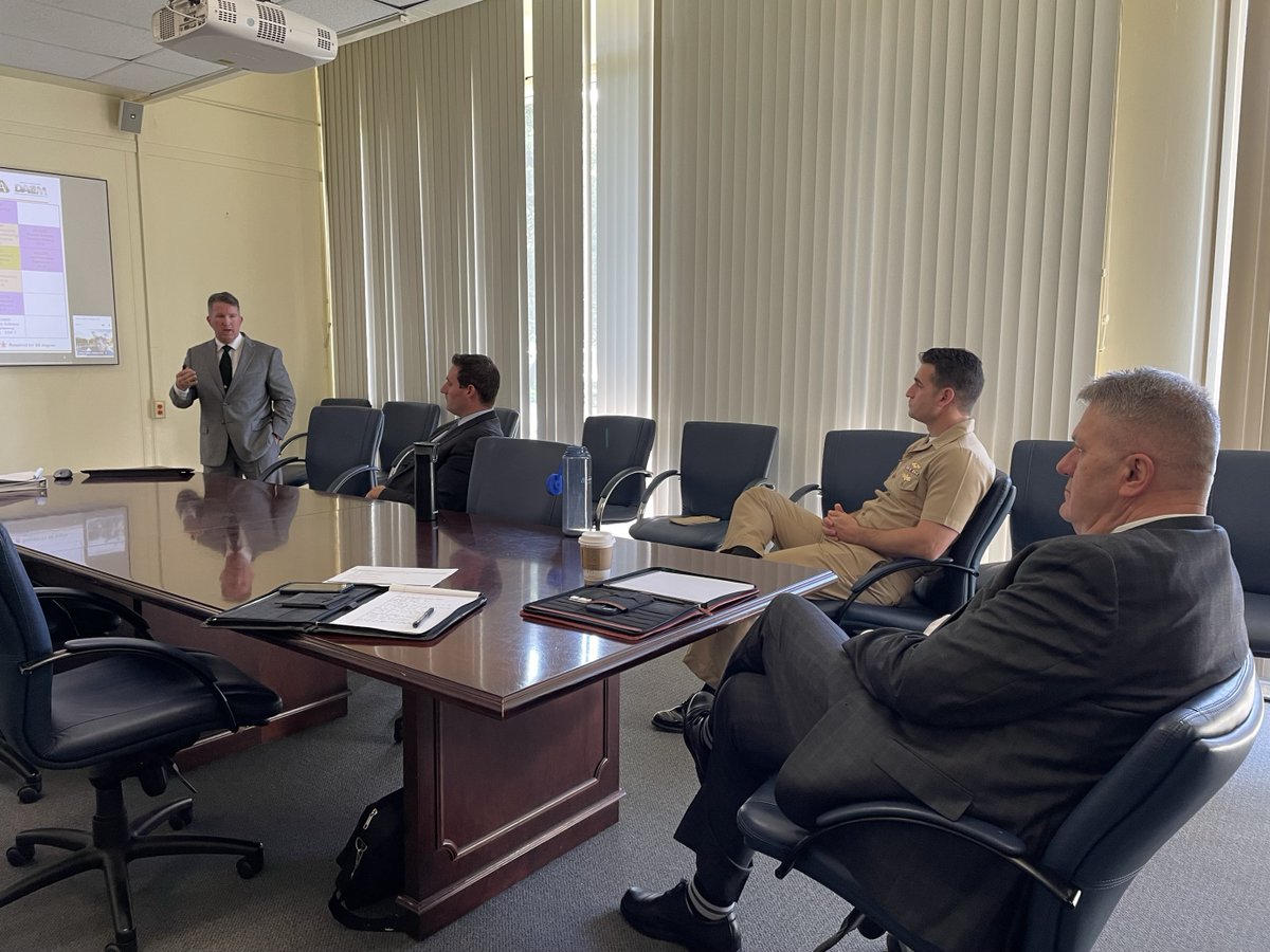 Mr. Rob Richardson, the Director, Acquisition Career Management (DACM) visited with @NPS_Monterey to conduct a fulfillment review of our @USArmy -sponsored curricula. Learn more about NPS graduate-level education opportunities at nps.edu/web/ddm/dawia-…. @USACEHQ | @ArmyASAALT
