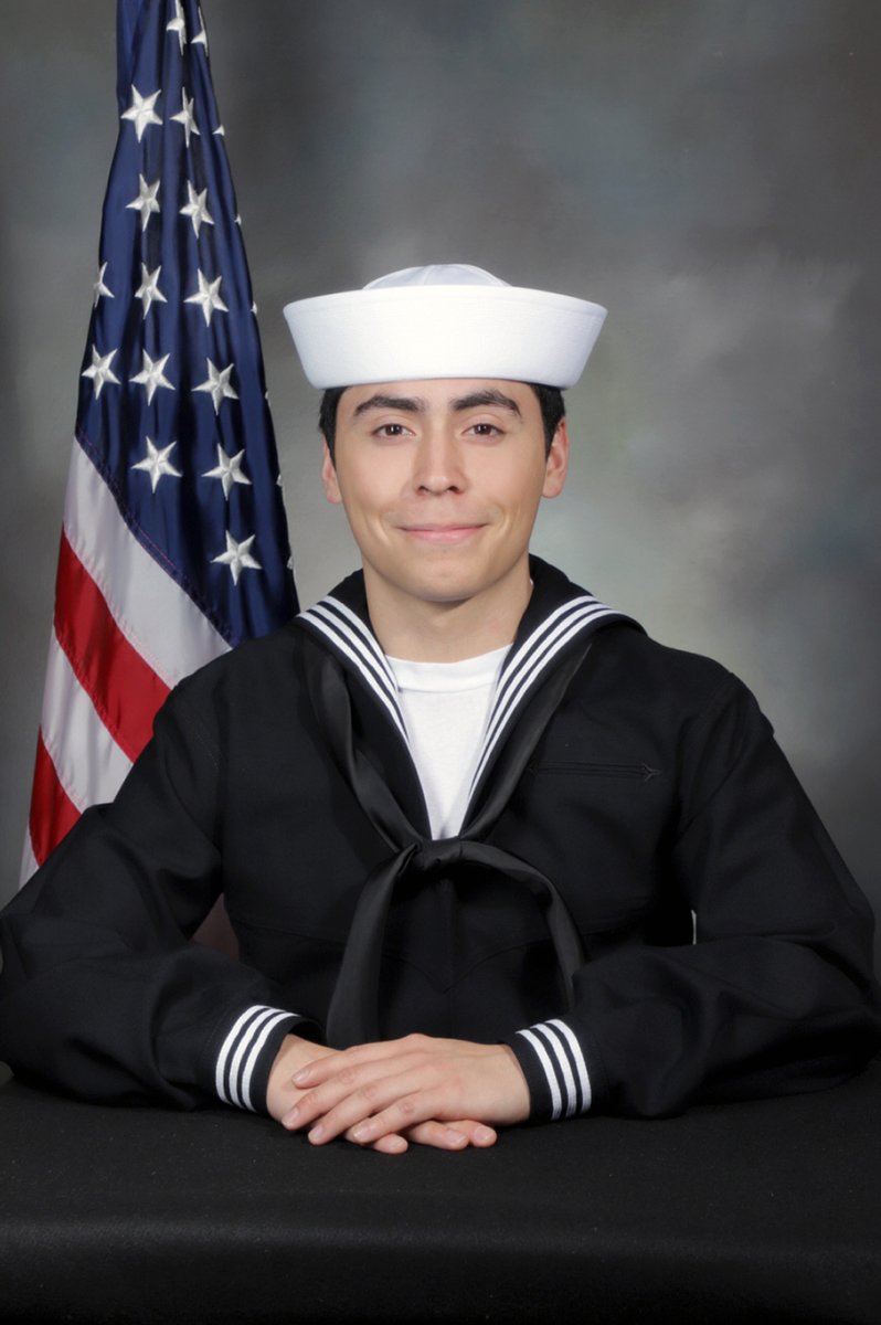 #SanDiego native graduated as top Sailor from #NavyBootcamp earning the Military Excellence Award
SA Roy Rivas, Jr.
2023 Patrick Henry HS
“I’ll use all of this as continued motivation as I begin my career in the Navy.”
navyoutreach.blogspot.com/2024/05/san-di…
#ForgedByTheSea #AmericasNavy #USNavy