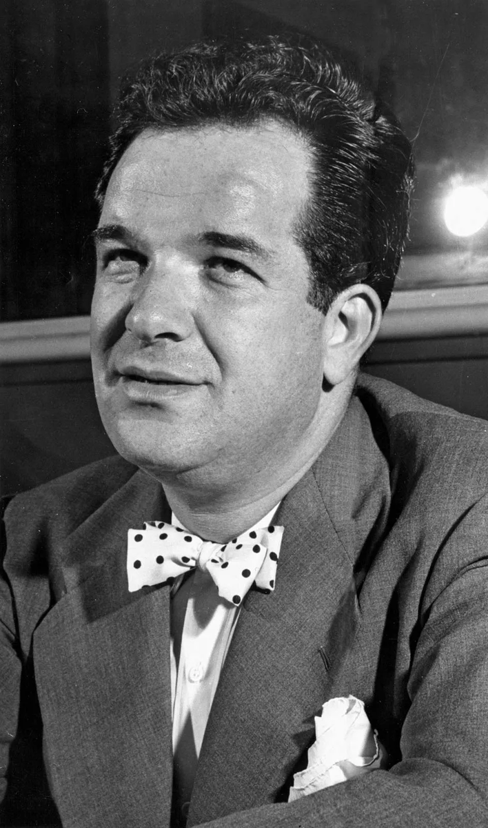 Comics History for #JewishHeritageMonth

Al Capp.

Humorist, cartoonist.

Famous for L'il Abner.

A VERY complicated person, to say the least.