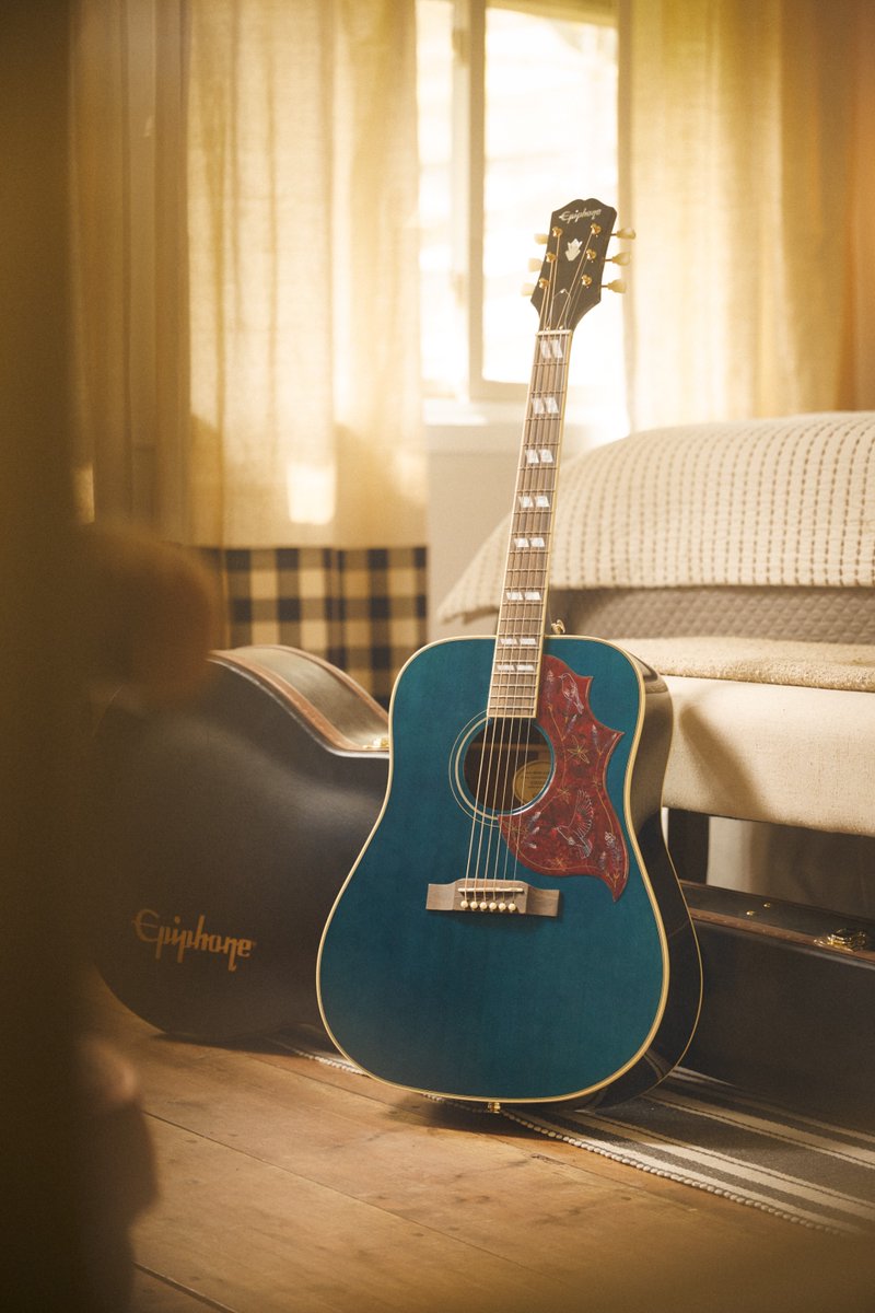The Miranda Lambert Bluebird Studio - a variation on the iconic Hummingbird, that  features a Bluebonnet finish celebrating the official flower of her home state of Texas, and a Bluebird pickguard inspired by her chart-topping song of the same name. 💙ow.ly/kErb50RyOAu