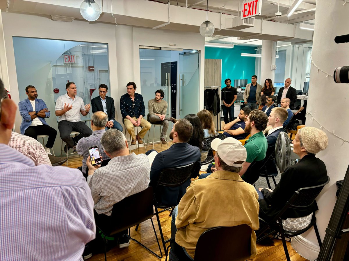 BankSocial CEO, John Wingate (@PresidentHODL), spoke on a #DeFi panel at the @Hedera Community meetup in NYC last night.

John's spreading the word about how BankSocial is creating #MemberOwnedBanking, leading in #DeFi, and building tools for digital natives to #BankThemselves,