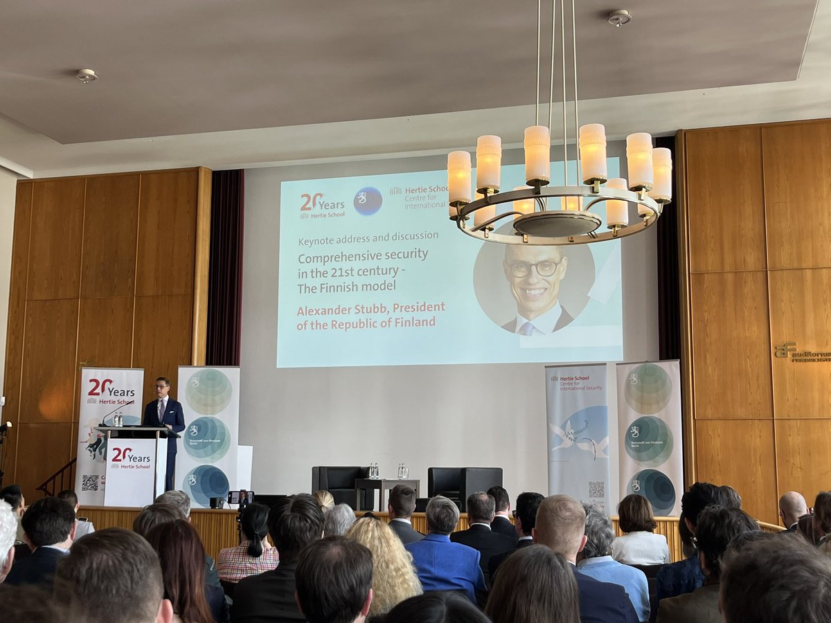 Tobias Bunde (@tobiasbunde) on Twitter photo 🇫🇮President <a href="/alexstubb/">Alexander Stubb</a> at <a href="/thehertieschool/">Hertie School</a>: Russia is testing Finnish society, Russia is testing German society, and we need a common comprehensive security approach to respond to it. 🇫🇮President <a href="/alexstubb/">Alexander Stubb</a> at <a href="/thehertieschool/">Hertie School</a>: Russia is testing Finnish society, Russia is testing German society, and we need a common comprehensive security approach to respond to it.