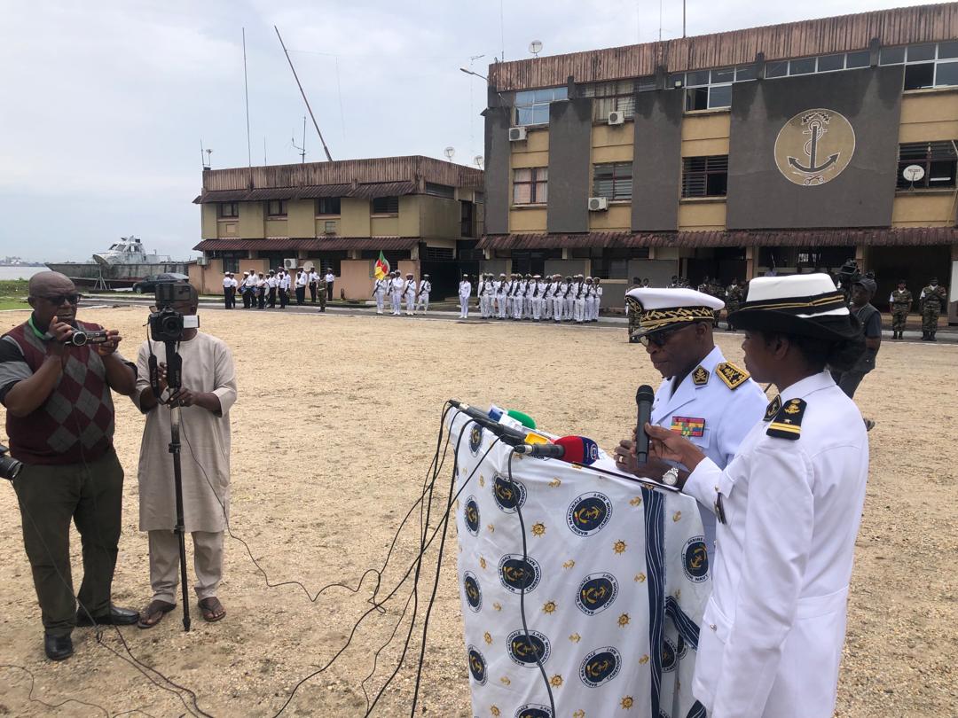 CamerounTribune's tweet image. La France offre une embarcation à la Marine camerounaise 

Le contre-amiral Jean Mendoua, chef d’état-major de la Marine nationale, vient de réceptionner, au nom du ministre délégué à la Présidence chargé de la Défense, une embarcation rapide, don de la France.
