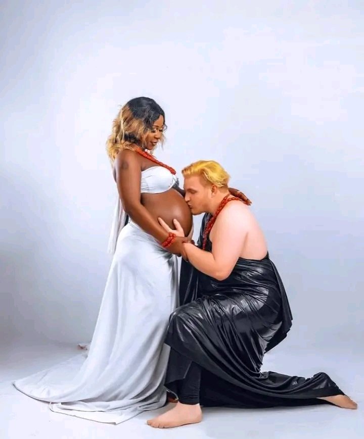 Beautiful pictures of a Nigeria lady and her oyinbo husband, as she shows her baby bump.

So lovely and beautiful ❤️ 

( Abeokuta Kante Unilag Beauty Tacha #protest Enugu Abia State NYSC  Mr Beast )